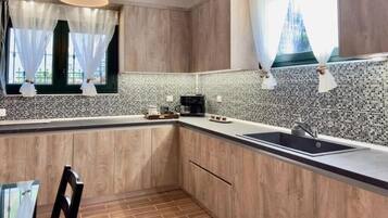 Fridge, oven, coffee/tea maker, toaster