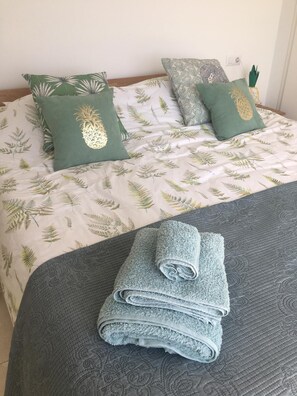 5 bedrooms, travel crib, free WiFi, bed sheets - La Casananas, Piscine Privée et Proche de la Mer, Calme et Comfort (Calp)