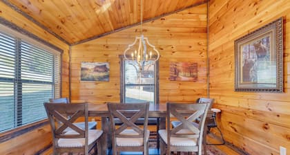 Bear Cove by Avantstay Hot Tub + Pool Table!