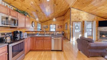 House (3 Bedrooms) | Interior