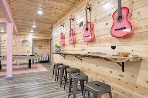 Interior - Pink Pines by Avantstay Luxury Aesthetic Dream Home, Indoor Pool, Hot Tub (Sevierville)