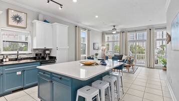 House (5 Bedrooms) | Interior