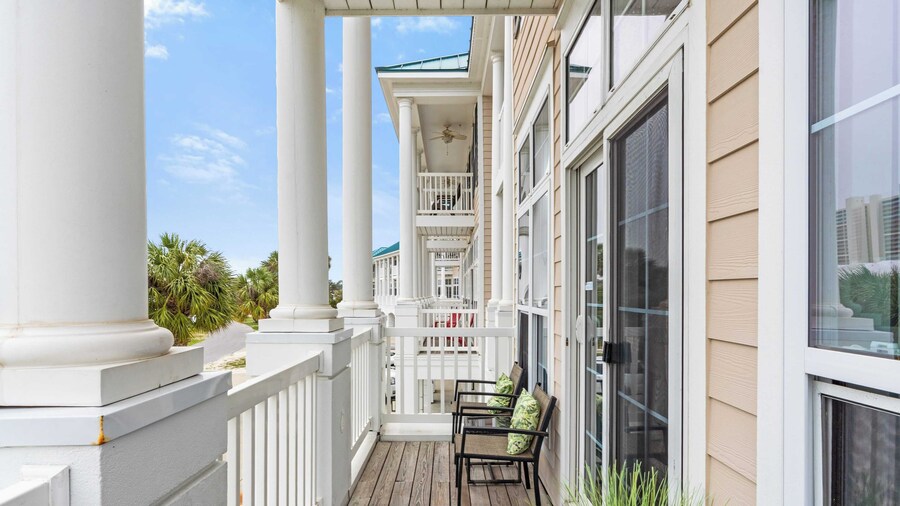 Tidal Charm by Avantstay Walk to Beach, Community Pool, Balcony, Ocean Views