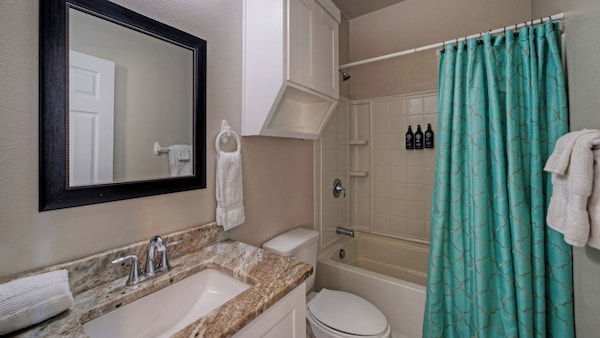Bay Haven W/ Shared Boat Dock & Waterfront Pool Big Trout By Avantstay - Corpus Christi, TX