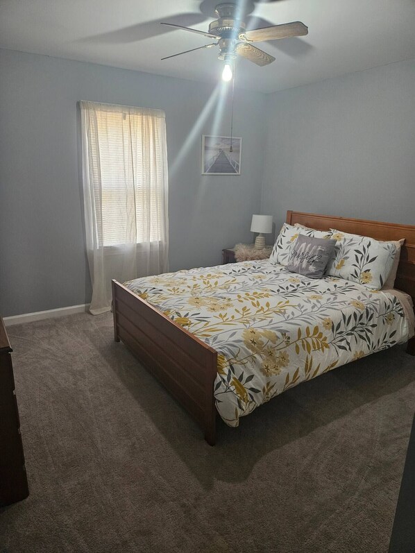 3 bedrooms, iron/ironing board, WiFi, bed sheets