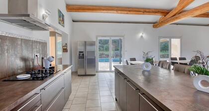 Entre Pins et Soleil - Maison avec piscine privée