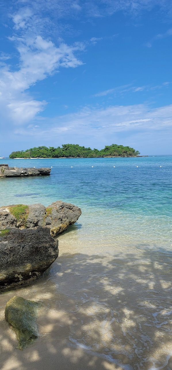 On the beach - Cozy Oceanview Beach Townhome in Negril (Negril)