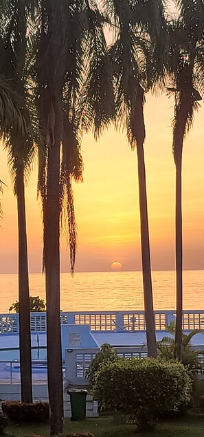 Property grounds - Cozy Oceanview Beach Townhome in Negril (Negril)