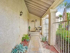 Terrace/patio - Comfy and cozy family home (Palm Desert)