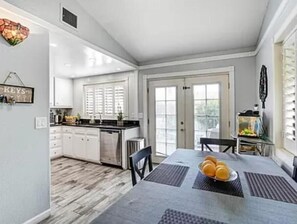 Dining - Comfy and cozy family home (Palm Desert)