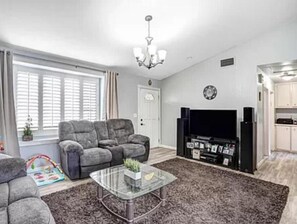 Living area - Comfy and cozy family home (Palm Desert)