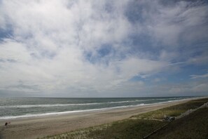 Beach nearby - Luxury Oceanview Condo, Steps to the Beach (Salter Path)