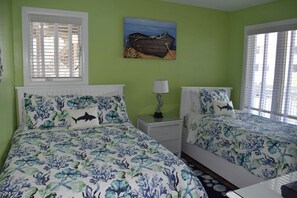 2 bedrooms, iron/ironing board, free WiFi, bed sheets - Luxury Oceanview Condo, Steps to the Beach (Salter Path)