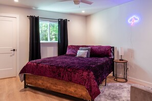1 bedroom, WiFi, bed sheets - Modern Central ATX Condo. Walk to Zilker Park, Barton Springs & Lady Bird Lake (Austin)