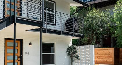 Modern Central ATX Condo. Walk to Zilker Park, Barton Springs & Lady Bird Lake