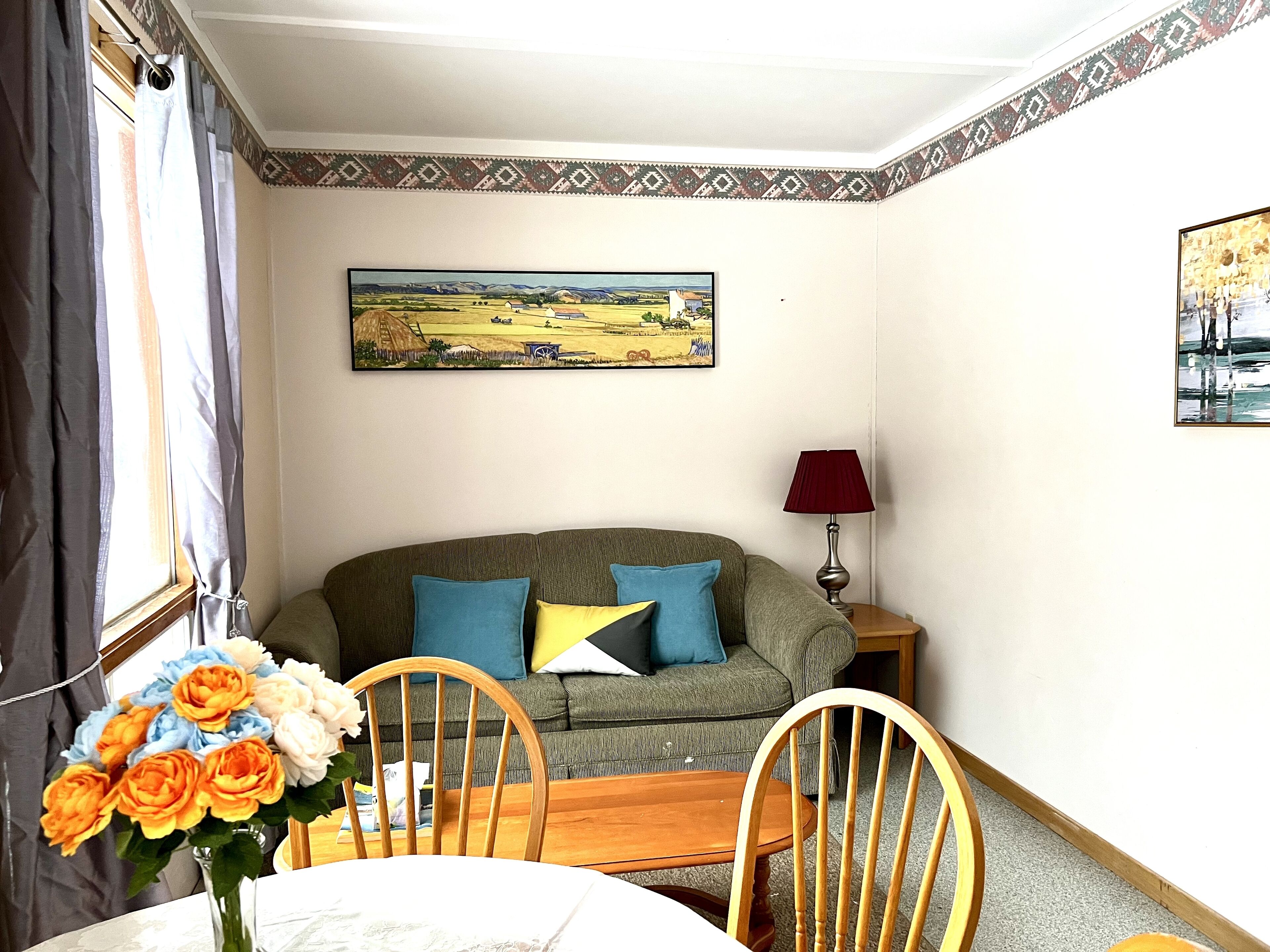 Basic Cottage | Living area