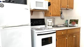 Cottage Standar | Dapur pribadi | Lemari es, microwave, oven, dan mesin pembuat kopi/teh