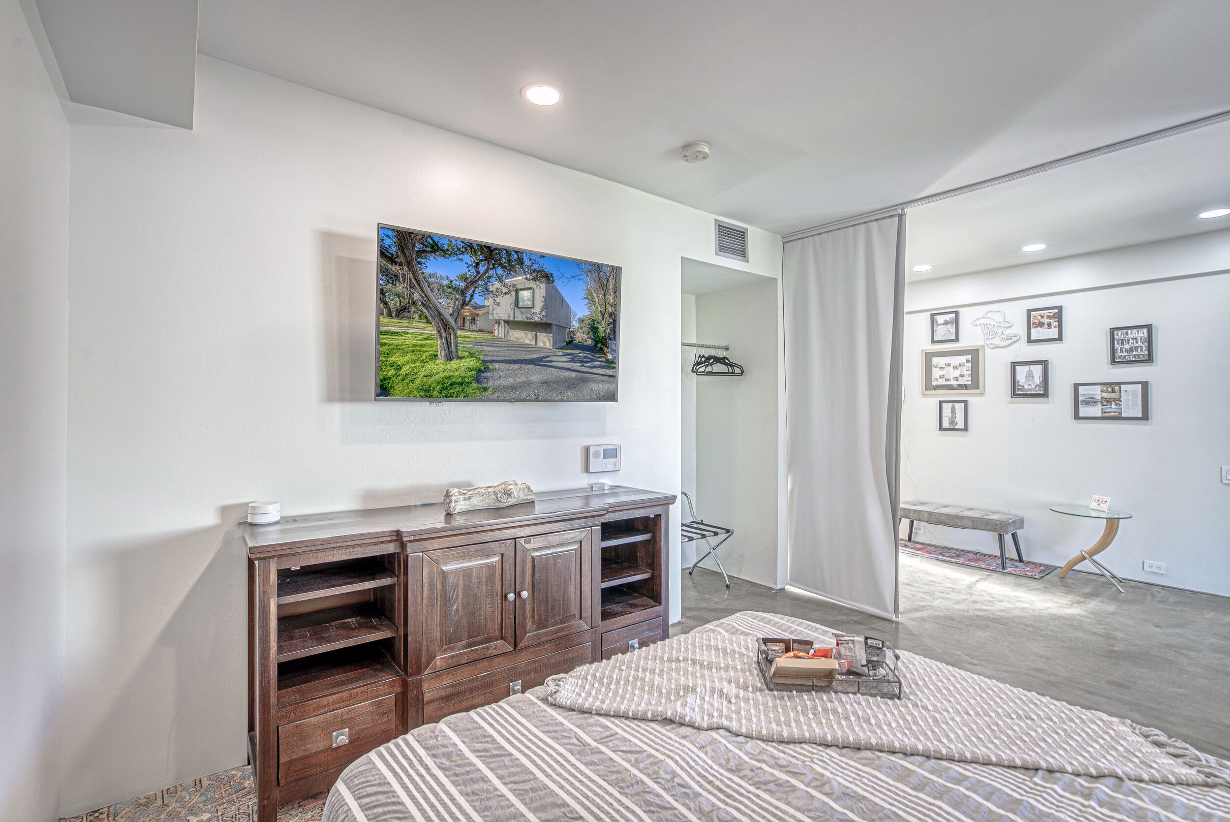 4 Schlafzimmer, Schreibtisch, Bügeleisen/Bügelbrett, WLAN