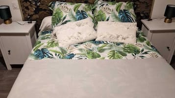 1 chambre, fer et planche à repasser, lit parapluie, Wi-Fi gratuit