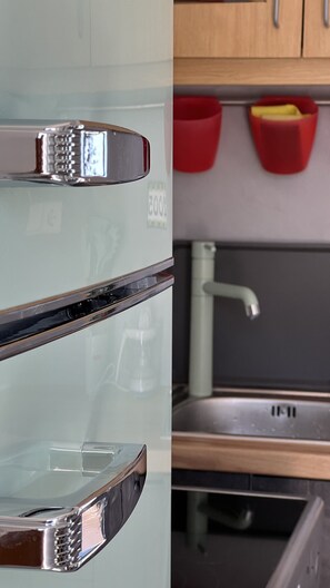 Micro-ondes, four, plaque de cuisson