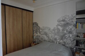 3 slaapkamers, een strijkplank/strijkijzer, gratis wifi, beddengoed