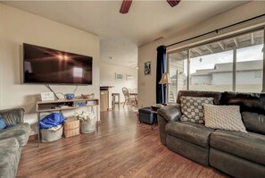 Smart TV, DVD player, books, video library - 3-Bedroom Cabin at Bridges Bay with 6 daily waterpark passes included (Arnolds Park)