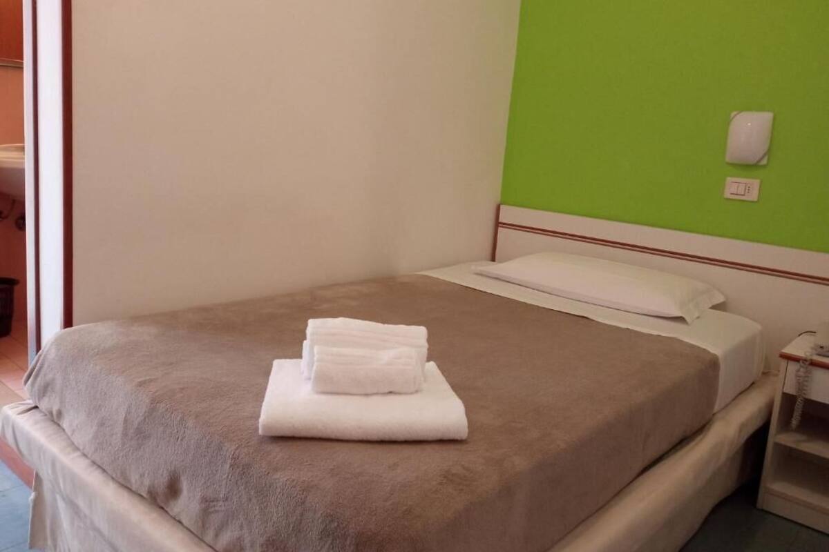 Economy Double Room Single Use | In-room safe, free WiFi