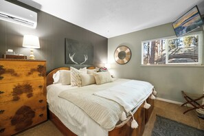 3 Schlafzimmer, Schreibtisch, Bügeleisen/Bügelbrett, Reisekinderbett