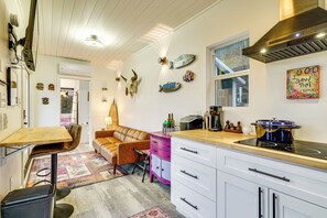 Private kitchen - Zen Box Farm Eco Retreat w/ Hot Tub & Views (Castleton)