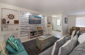 Smart TV - Heated Pool, Canal Front, Kayaks - Paradise Awaits!  (Port Charlotte)