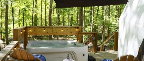 Outdoor spa tub
