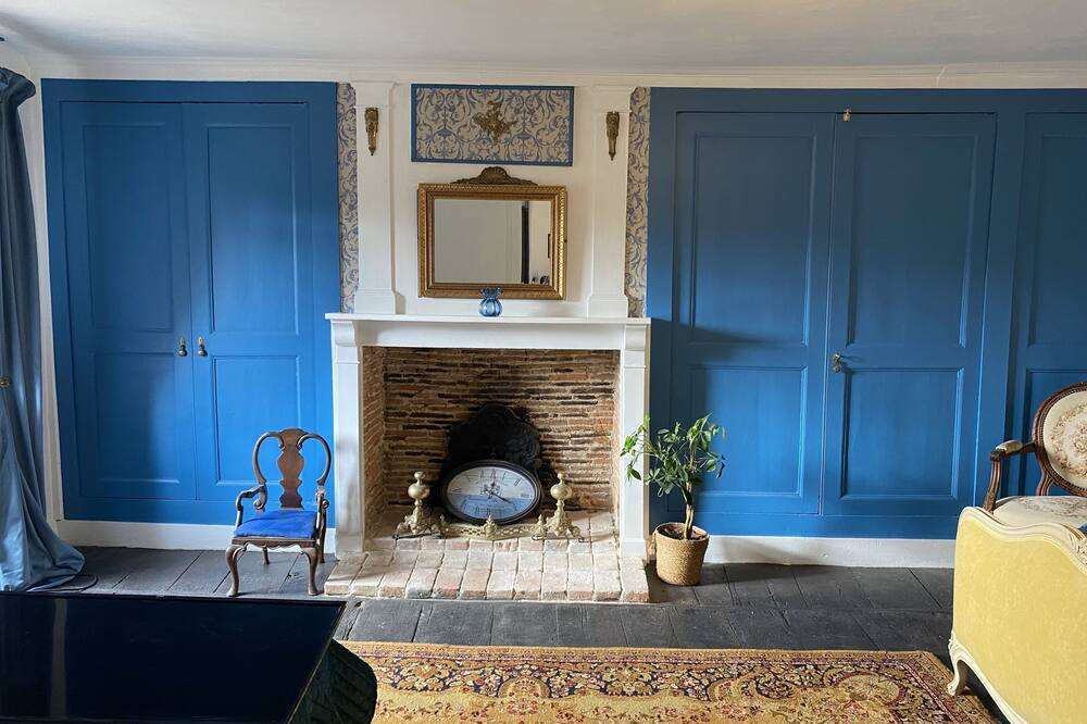 Deluxe Family Room \nThis spacious room offers plenty of space for a family\/group