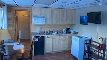 3 slaapkamers, een strijkplank/strijkijzer, gratis wifi, beddengoed