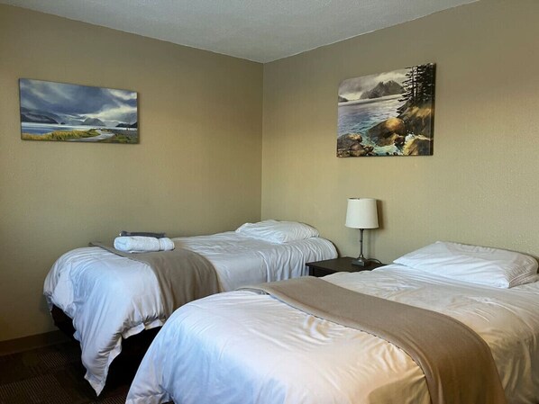 3 bedrooms, iron/ironing board, free WiFi, bed sheets - Halibut House of Seward Alaska (Seward)