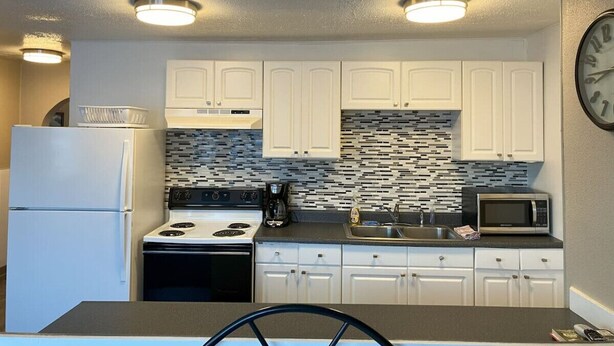 Private kitchen - Halibut House Unit 2 (Seward)