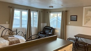 1 bedroom, iron/ironing board, free WiFi, bed sheets - Halibut House Unit 2 (Seward)