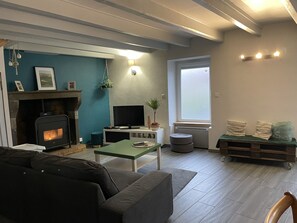 Smart TV, fireplace