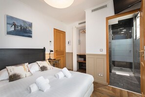 4 bedrooms, iron/ironing board, free WiFi, bed sheets - le Pavillon Ponthieu - Champs-Élysées - A House in Paris - Air Conditioning (Paris)
