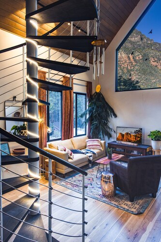 Sunny Modern Cabin+Hiking+Fall Colors+Oak Creek Canyon+Holiday Availability