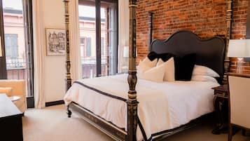Habitación individual Deluxe, 1 cama King size, vista a la ciudad | Edredón, wifi gratis y ropa de cama