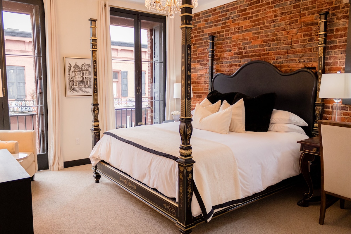 Speakeasy suites - inside room