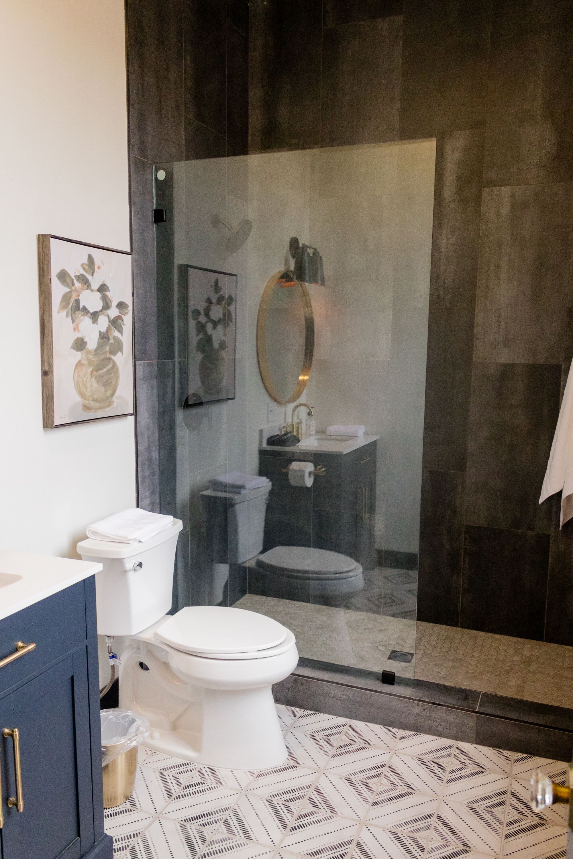 Familien-Doppelzimmer, 2 Schlafzimmer, Stadtblick | Badezimmer | Kostenlose Toilettenartikel, Haartrockner, Handtücher, Seife