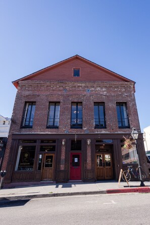 Exterior - Speakeasy Suites  (Nevada City)