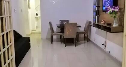 Apartamento bem Localizado em Condomínio de Casas