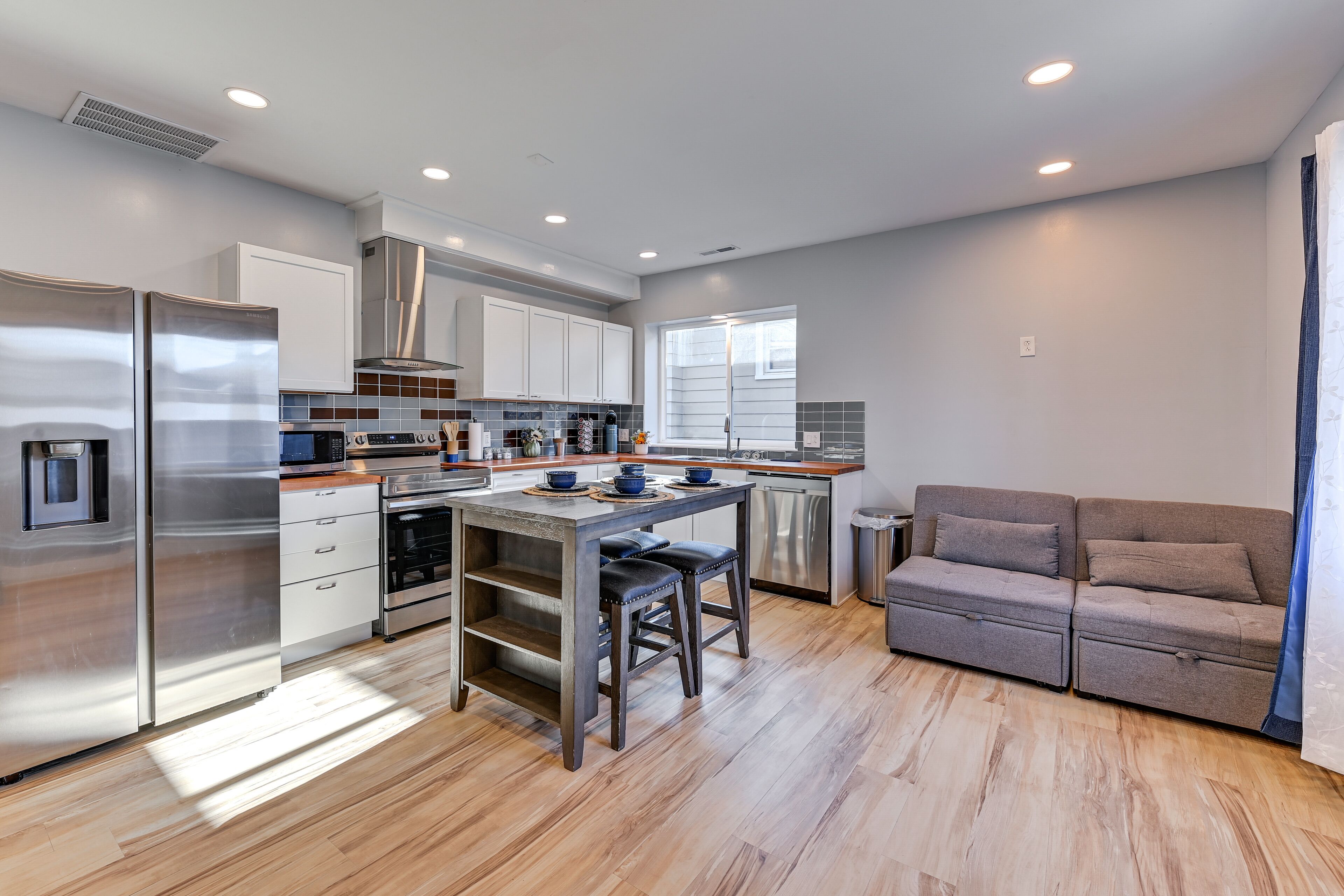 Pet-Friendly New Albany Home < 7 Mi to Louisville!