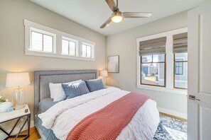 3 bedrooms, iron/ironing board, WiFi, bed sheets - Cozy Carlton Landing Home - Pools & Lake Access (Canadian)