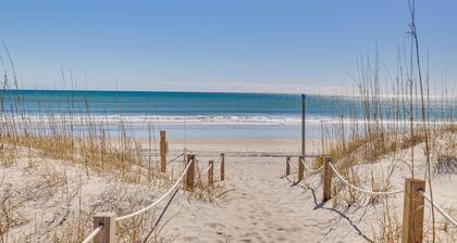 Ocean-View Apt in Emerald Isle - Walk to Beaches!