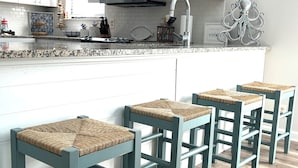 Kaffetrakter/tekoker, kjøleskap, mikrobølgeovn og ovn