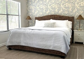 3 bedrooms, desk, iron/ironing board, WiFi - Great Location-Close to Everything. Adorable 3 BD/3 Bath Cottage with Pool! (St. Simons Island)