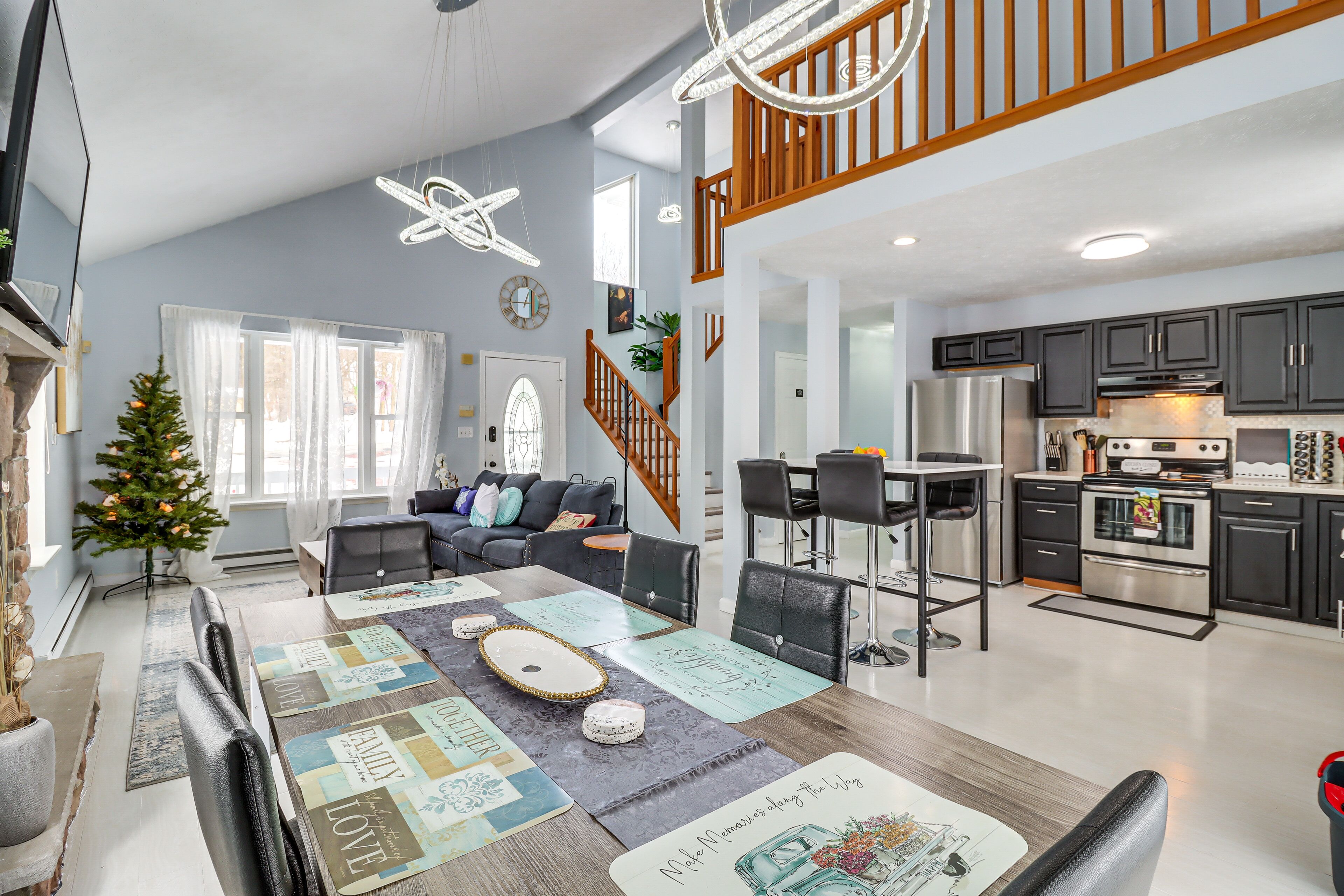 Long Pond Home w/ Private Hot Tub & Game Room